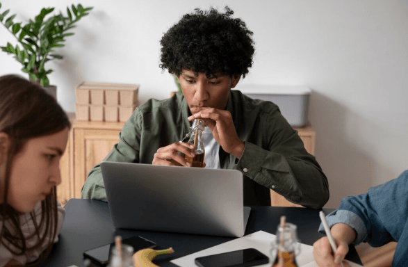 Easy Side Hustles From Home (Beginner-Friendly Guide 2026)